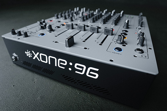 Allen & Heath XONE 96 Console de mixage DJ 6 Entrées Stéréo